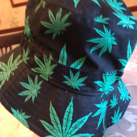 BLACK AND GREEN BUCKET HAT - Picture 4 of 6